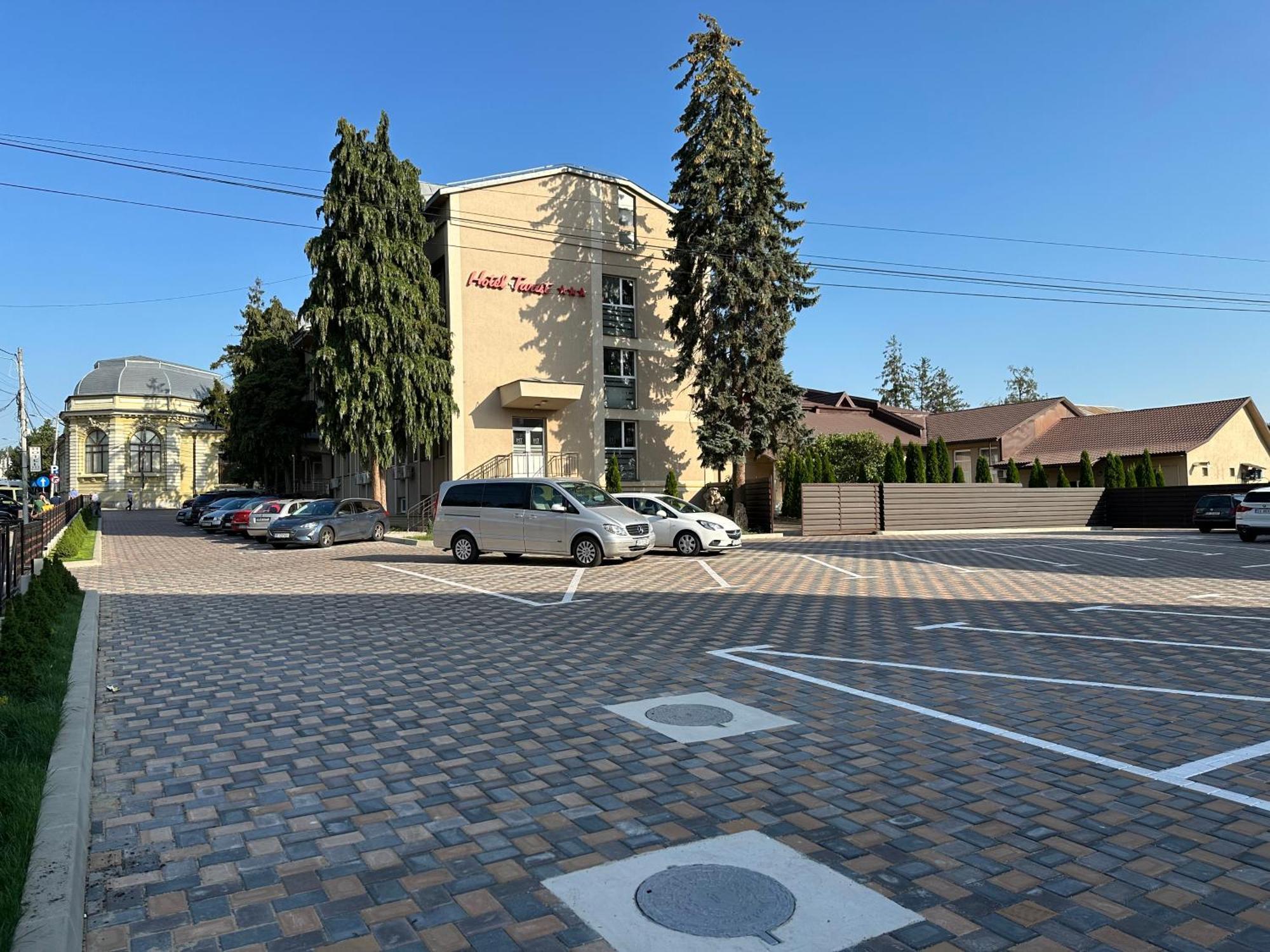 Hotel Turist Fălticeni Eksteriør bilde
