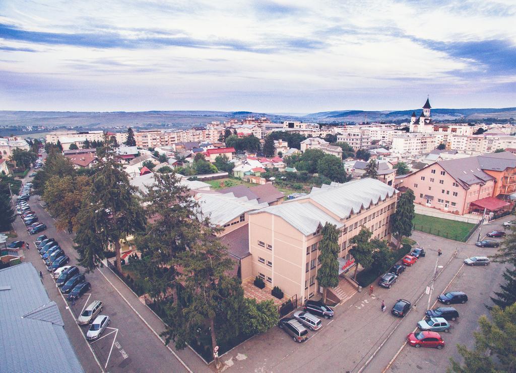 Hotel Turist Fălticeni Eksteriør bilde
